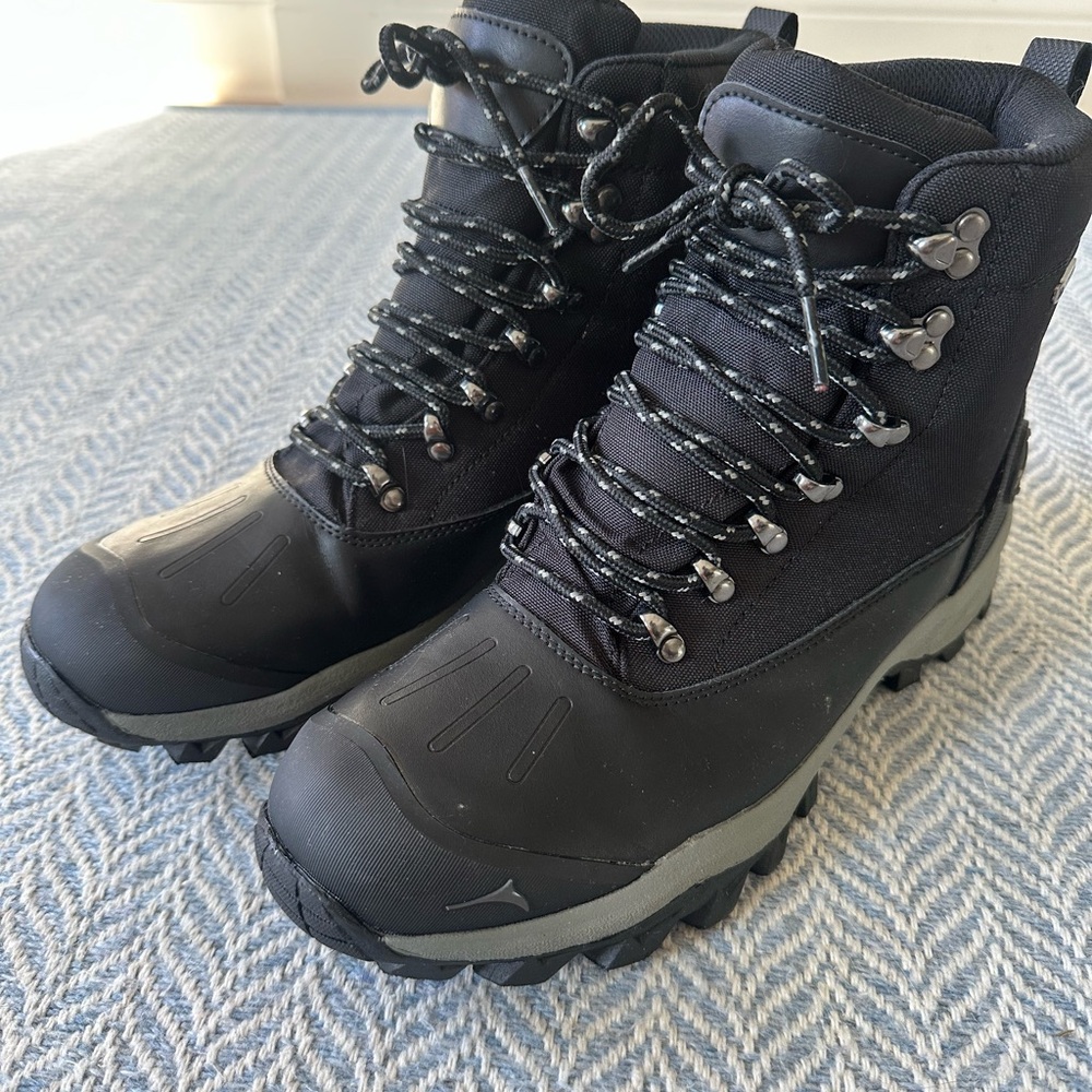 NWOT - Snow/Hiking Boot, Pacific Mountain with 3M Thinsulate - Mens 9